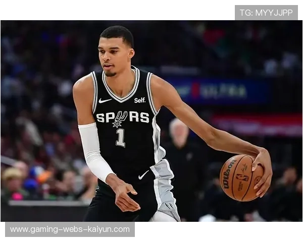 马刺文班亚马封盖后场瞬间点燃全场