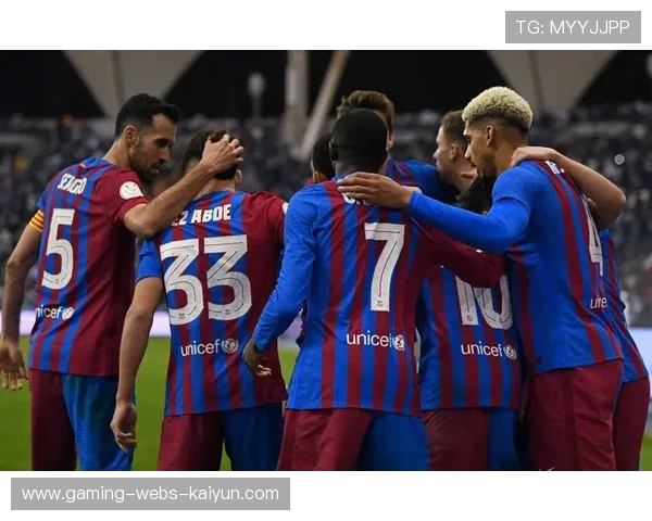 巴萨佩德里中距离劲射让球迷起立鼓掌：青春的弧线点亮诺坎普